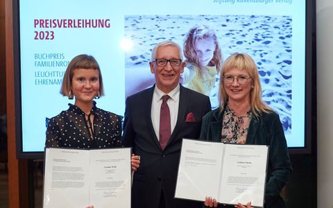 Auszeichnungen Buchpreis Familienroman und Leuchtturmpreis Ehrenamt in Berlin überreicht - Foto: presseportal.de