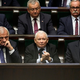 PiS-Parteichef Jaroslaw Kaczynski (vorne M) nimmt an der ersten Sitzung des neuen polnischen Parlaments teil. - Foto: Czarek Sokolowski/AP/dpa