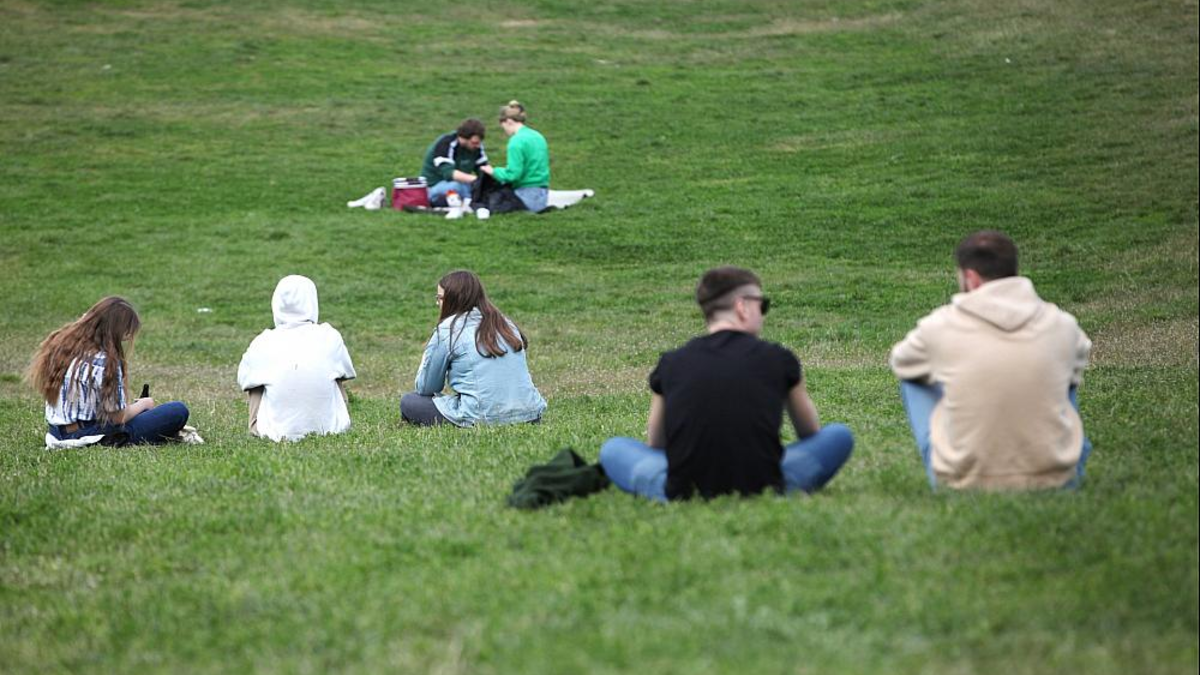 Junge Leute in einem Park (Archiv) - Foto: über dts Nachrichtenagentur