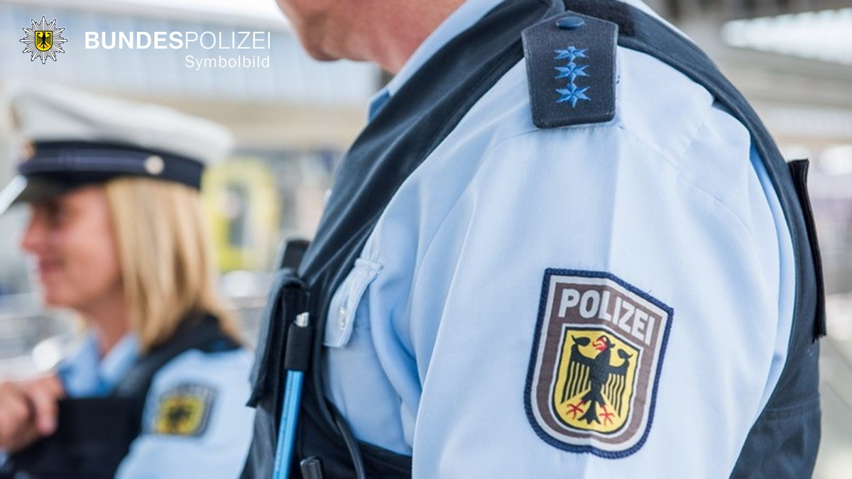 Bundespolizeidirektion München: Hund beißt Triebfahrzeugführer / Ermittlungen wegen gefährlicher Körperverletzung - Foto: presseportal.de