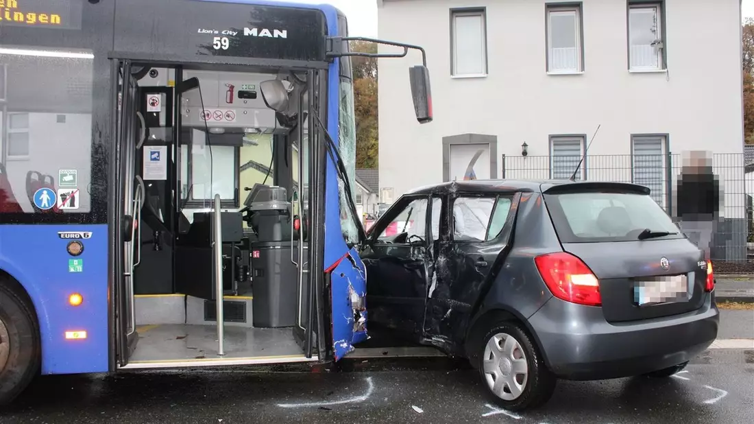 POL-RBK: Leichlingen - Zwei Personen bei Wendemanöver von Pkw leicht verletzt - Bild: presseportal.de