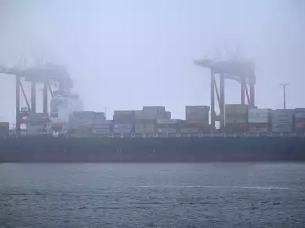 Containerschiff in Wilhelmshaven (Archiv) - Foto: über dts Nachrichtenagentur