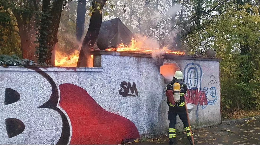 FW-M: Gartenhaus in Vollbrand (Schwabing) - Bild: presseportal.de