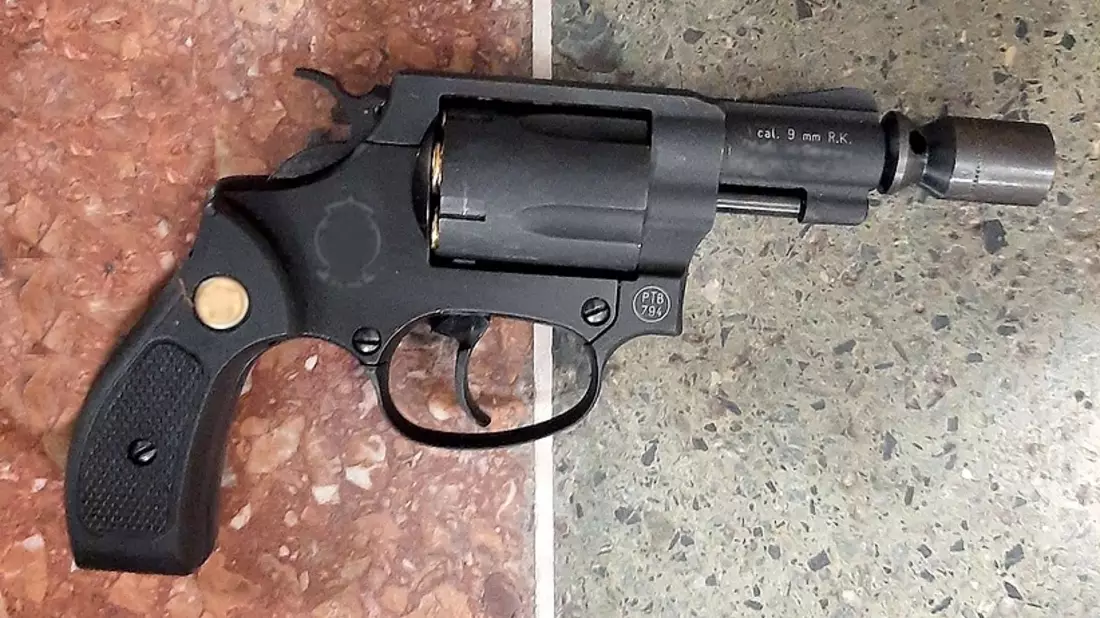 Bundespolizeidirektion München: Mit Schusswaffe bedroht / Bundespolizei nimmt bewaffnete Frau am Rosenheimer Bahnhof fest - Bild: presseportal.de