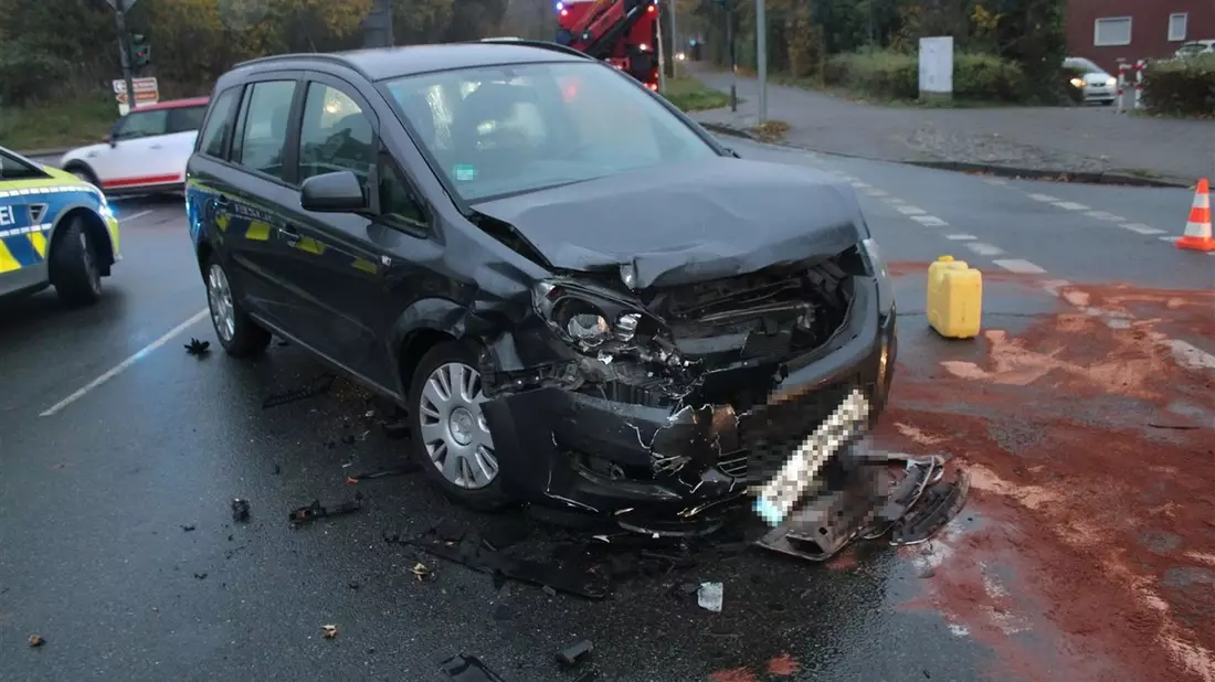 POL-COE: Lüdinghausen, Olfener Straße/ Autos kollidieren - Bild: presseportal.de