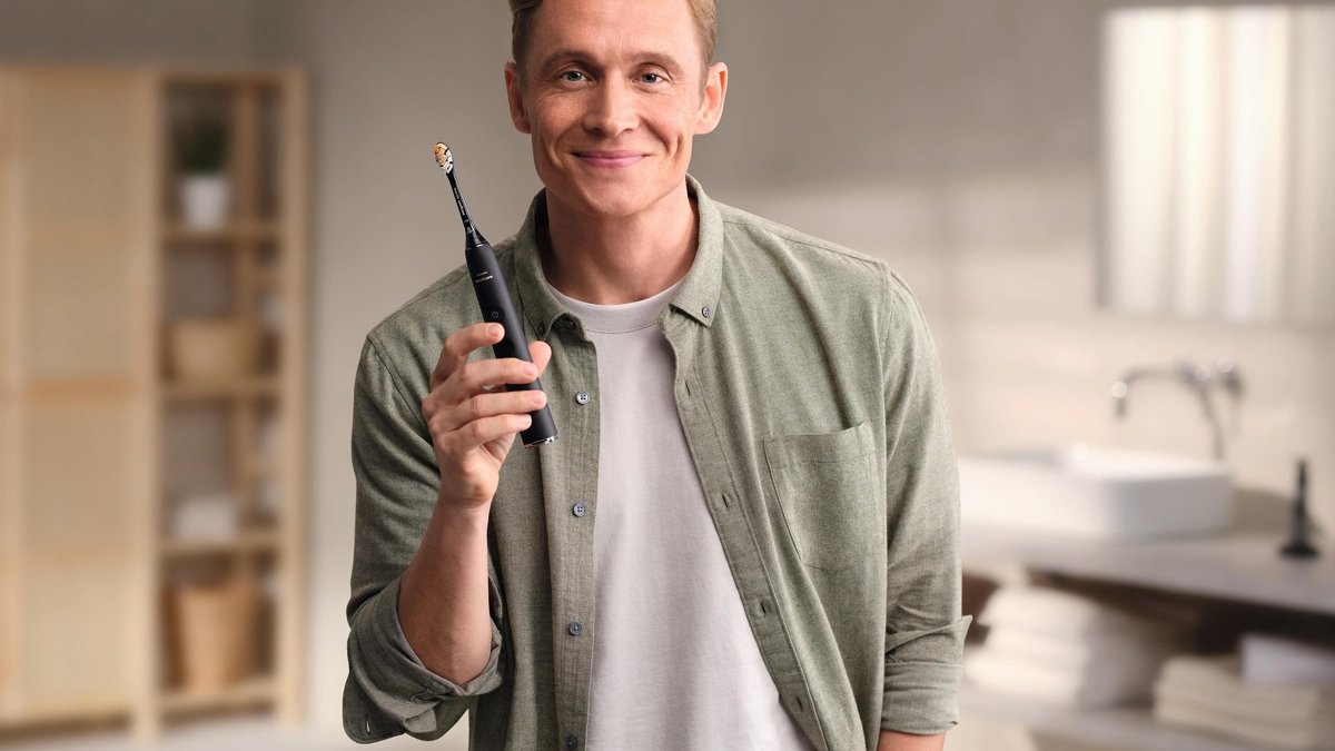 Philips Sonicare / 20x effektiver Zähneputzen: Matthias Schweighöfer zeigt wie es mit Philips Sonicare geht - Foto: presseportal.de