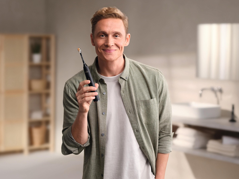 Philips Sonicare / 20x effektiver Zähneputzen: Matthias Schweighöfer zeigt wie es mit Philips Sonicare geht - Foto: presseportal.de