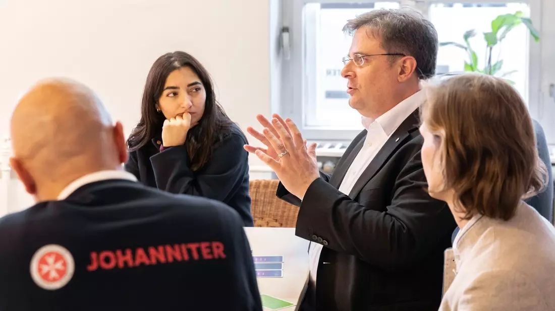 Besuch der Integrationsbeauftragten der Bundesregierung in Johanniter-Sprachcafé / Staatsministerin Reem Alabali-Radovan besucht Integrationsprojekt Ehrenamt vereint! in Berlin - Bild: presseportal.de