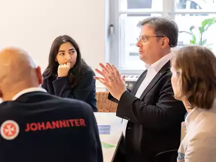 Besuch der Integrationsbeauftragten der Bundesregierung in Johanniter-Sprachcafé / Staatsministerin Reem Alabali-Radovan besucht Integrationsprojekt Ehrenamt vereint! in Berlin - Foto: presseportal.de