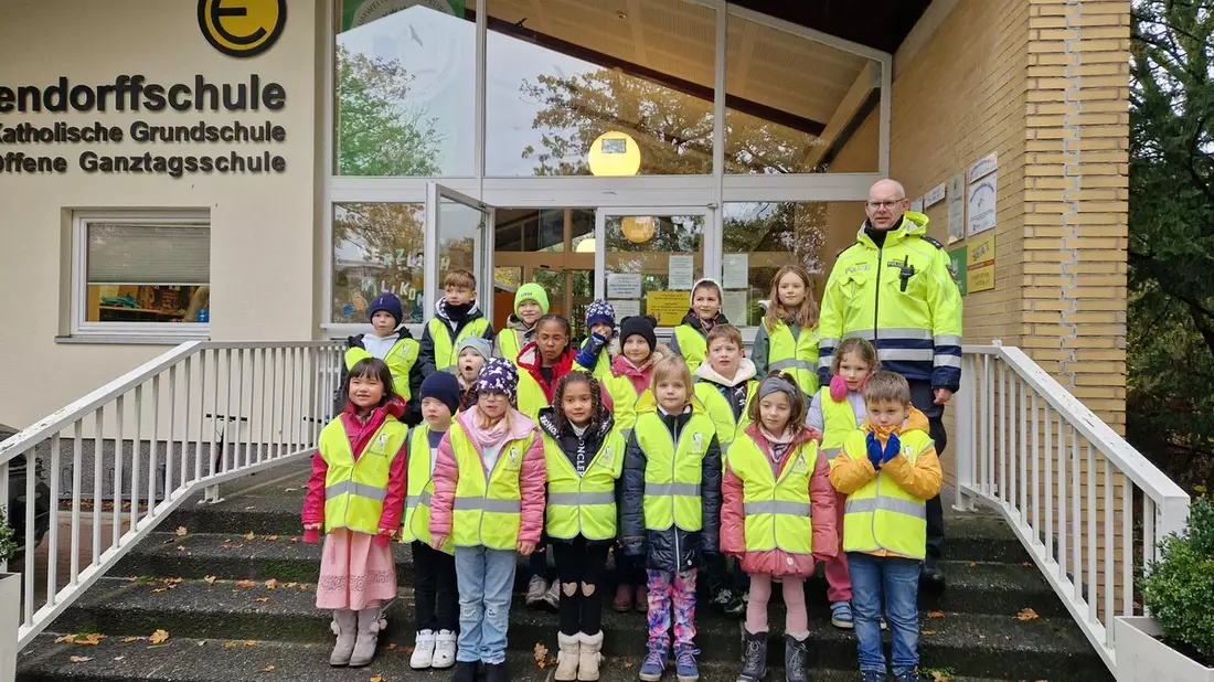 POL-WOB: Fußgängerdiplom für 80 Grundschülerinnen und Grundschüler an der Eichendorff-Grundschule - Bild: presseportal.de