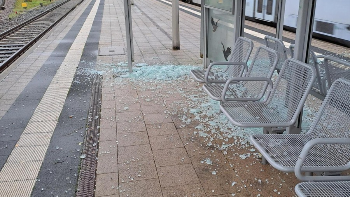 BPOL-KL: Zeugenaufruf - Sachbeschädigungen am Bahnhof Freinsheim - Foto: presseportal.de