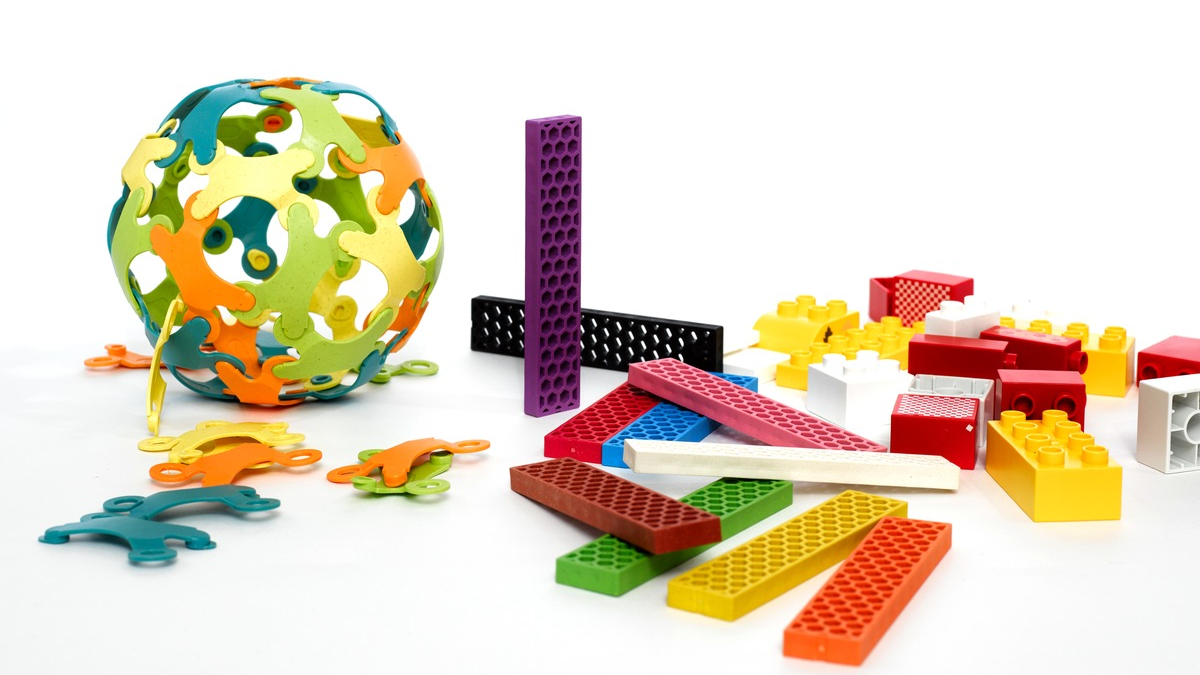 Nachhaltige Bescherung mit Spielzeug aus nachwachsenden Rohstoffen - Foto: presseportal.de