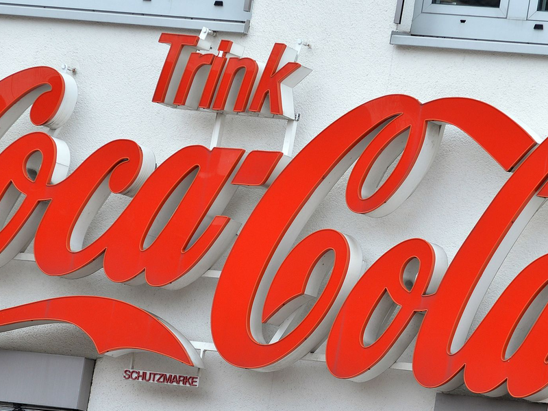 Das Bundeskartellamt leitet ein Missbrauchsverfahren gegen Coca-Cola ein. - Foto: picture alliance / dpa