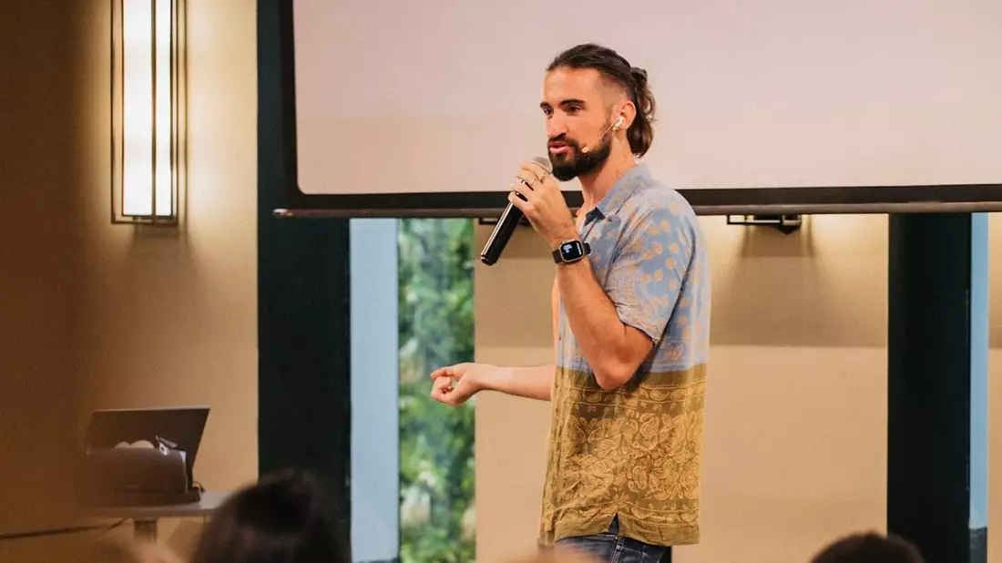 Deutsche haben Sorgen um ihre Finanzen - Philipp Follmer verrät, warum man jetzt mit einem Online-Business starten sollte und welche Möglichkeiten es gibt - Bild: presseportal.de