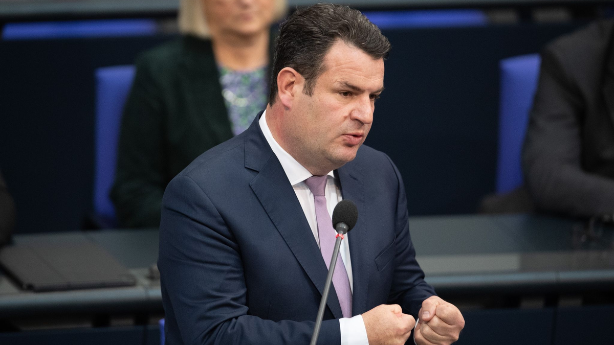 Bundesarbeitsminister Hubertus Heil unterstrich in der ARD-Sendung «hart, aber fair» Arbeit müsse sich lohnen. - Foto: Kilian Genius/dpa