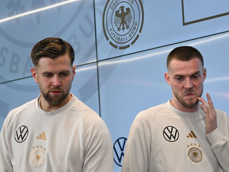 Die Nationalspieler Niclas Füllkrug (l) und Marvin Ducksch sind wieder vereint. - Foto: Arne Dedert/dpa