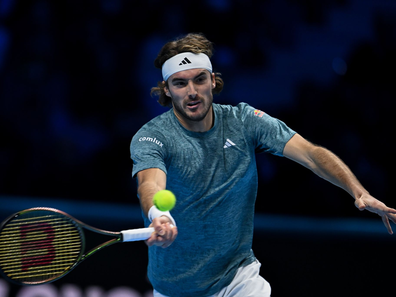 Stefanos Tsitsipas musste im ersten Satz gegen Holger Rune aufgeben. - Foto: Marco Alpozzi/Zuma Press/dpa
