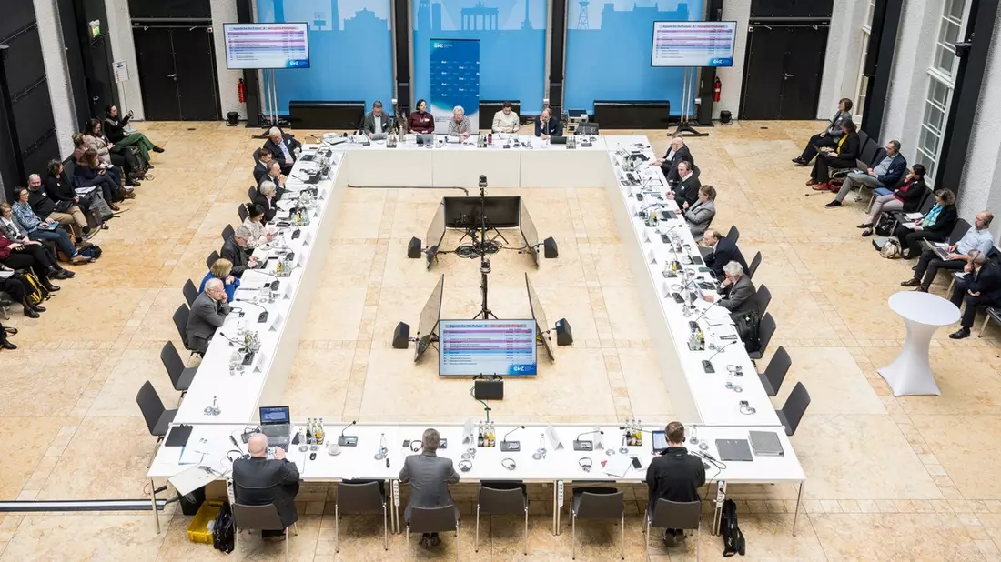 Die Stiftung EVZ steht an der Seite Israels und der Juden:Jüdinnen in Deutschland und Europa / Statement des Kuratoriums unter Vorsitz von Annette Schavan - Bild: presseportal.de