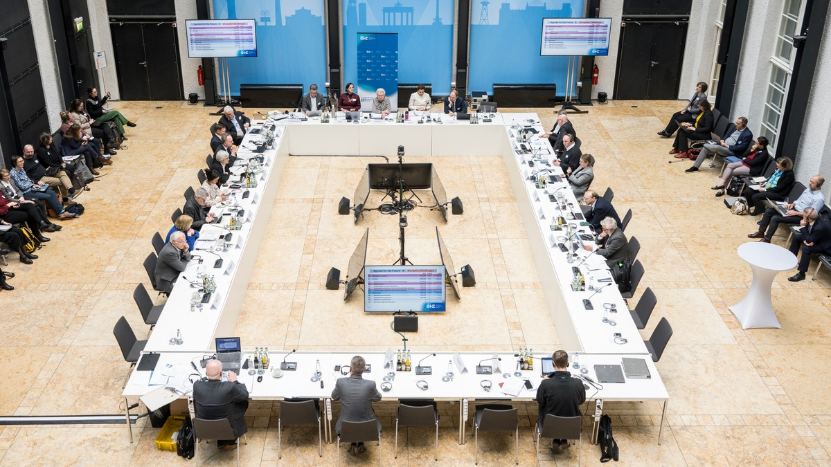 Die Stiftung EVZ steht an der Seite Israels und der Juden:Jüdinnen in Deutschland und Europa / Statement des Kuratoriums unter Vorsitz von Annette Schavan - Foto: presseportal.de