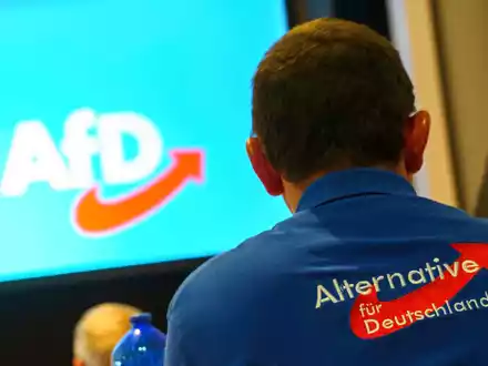 Die AfD Thüringen wird vom Landesverfassungsschutz in Thüringen als gesichert rechtsextremistisch eingestuft. - Foto: Andreas Arnold/dpa