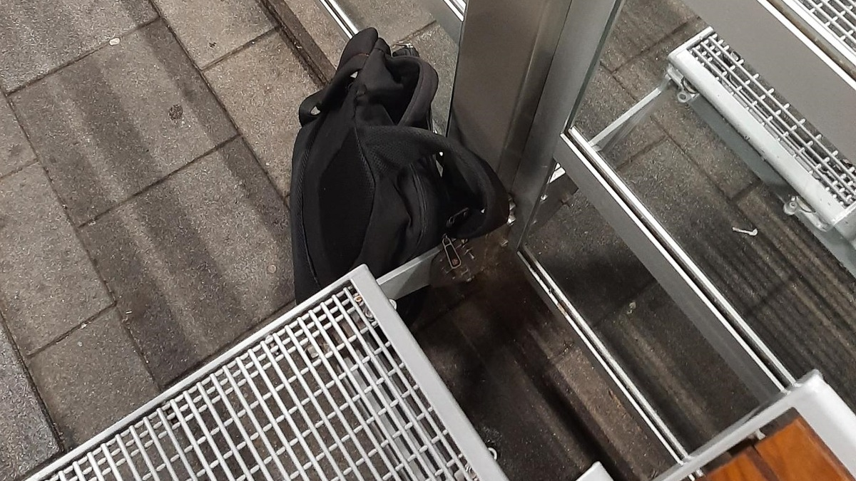 BPOLI MD: Zwei herrenlose Rucksäcke sorgen innerhalb kürzester Zeit für zwei Polizeieinsätze - Foto: presseportal.de