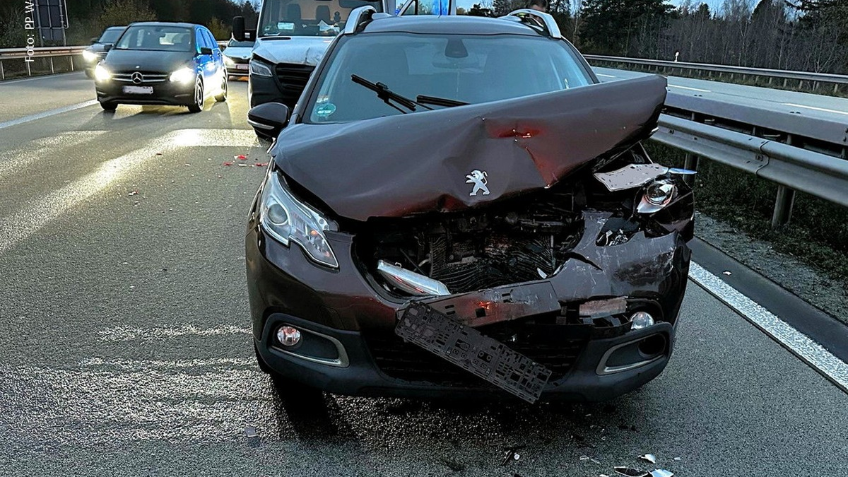 POL-PPWP: Auffahrunfall sorgt für langen Rückstau - Foto: presseportal.de