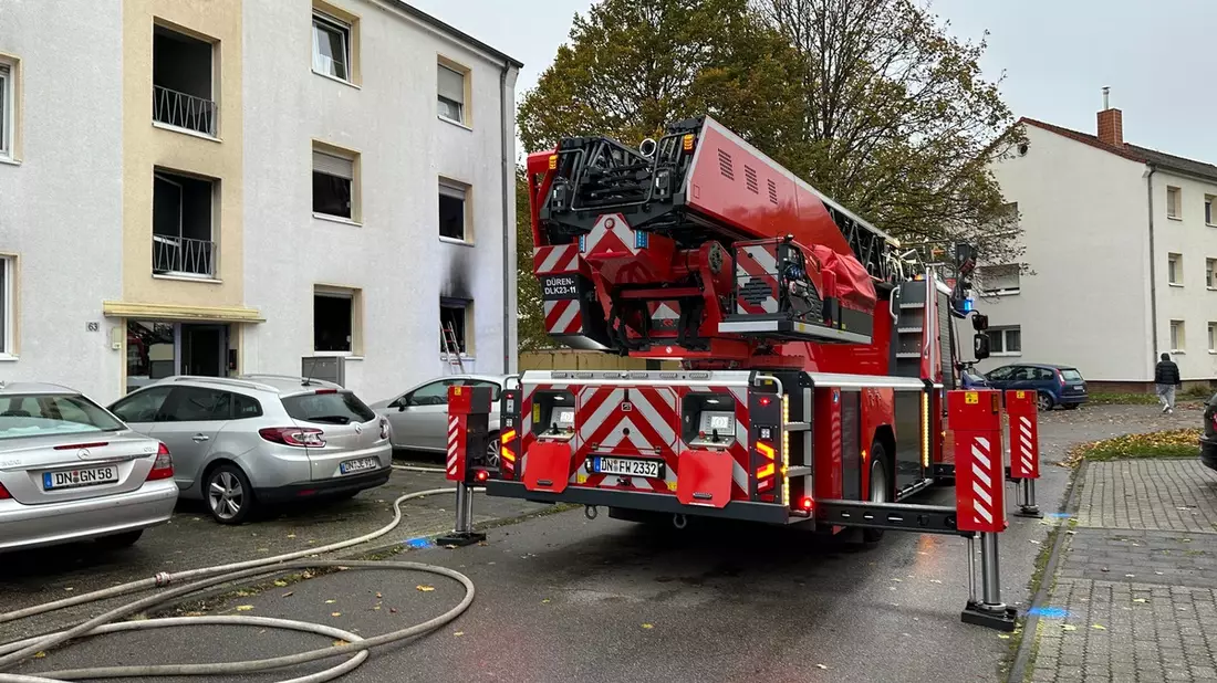FW Düren: Zimmerbrand mit Menschenleben in Gefahr - Bild: presseportal.de