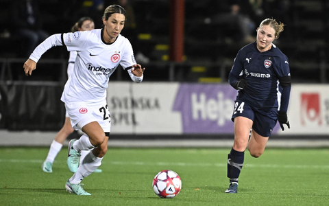 Sara Doorsoun (l) und die Eintracht-Frauen nehmen drei Punkte aus Schweden mit. - Foto: Johan Nilsson/TT News Agency via AP /dpa