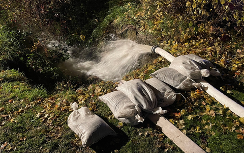 KFV Bodenseekreis: Hochwasseranstauung verursacht großen Feuerwehreinsatz - Foto: presseportal.de