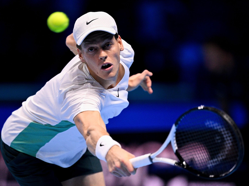 Jannik Sinner setzte sich in Turin gegen den Weltranglisten-Ersten durch. - Foto: Marco Alpozzi/LaPresse via AP/dpa