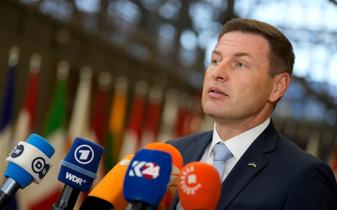 Estlands Verteidigungsminister Hanno Pevkur äußert sich zum EU-Munitionsplan für die Ukraine. - Foto: Virginia Mayo/AP