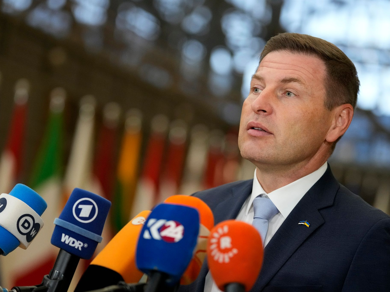 Estlands Verteidigungsminister Hanno Pevkur äußert sich zum EU-Munitionsplan für die Ukraine. - Foto: Virginia Mayo/AP