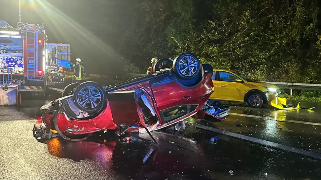 FW-DO: Verkehrsunfall auf der BAB45 - Auto bleibt auf dem Dach liegen - Bild: presseportal.de