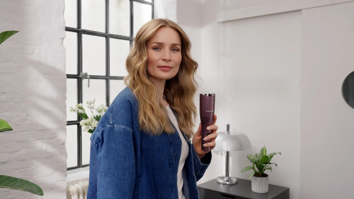 Endlich perfekte Traumlocken: Sechs Styling-Tipps für ein glamouröses Auftreten an Weihnachten und Silvester - Foto: presseportal.de