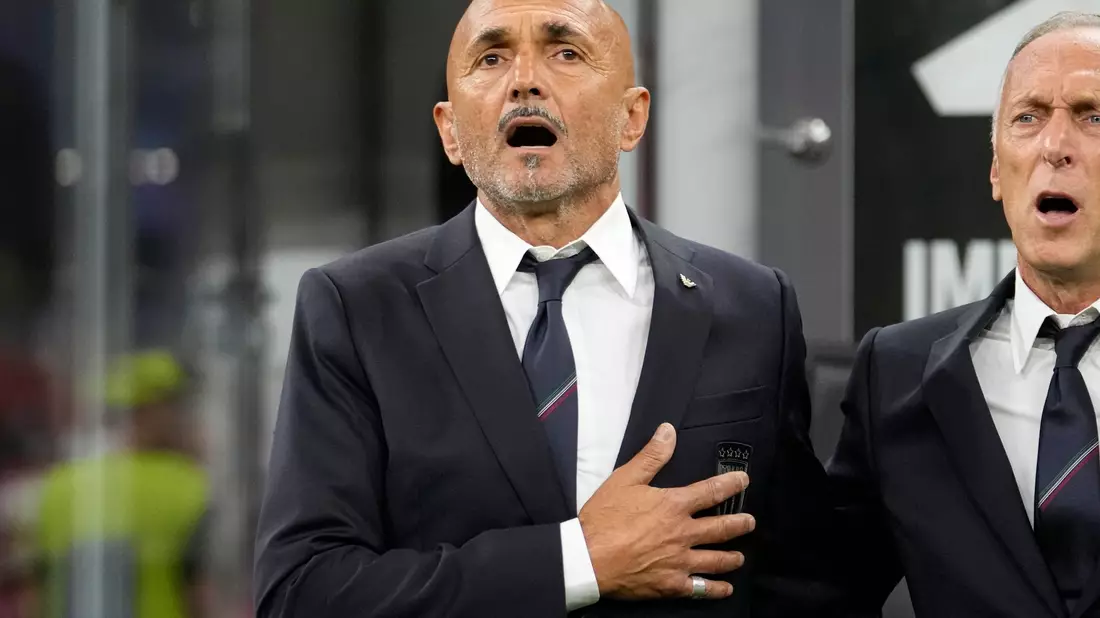 Nationaltrainer Luciano Spalletti steht mit Italien unter Druck. - Bild: Luca Bruno/AP/dpa