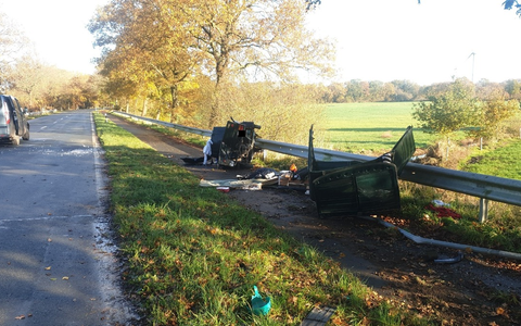 POL-CUX: Schwerer Verkehrsunfall auf der Landesstraße 135 zwischen Langen und Sievern (Lichtbild in der Anlage) - Foto: presseportal.de