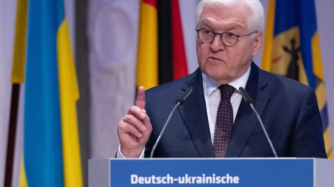 Bundespräsident Frank-Walter Steinmeier spricht auf der deutsch-ukrainischen kommunalen Partnerschaftskonferenz in Leipzig. - Bild: Hendrik Schmidt/dpa