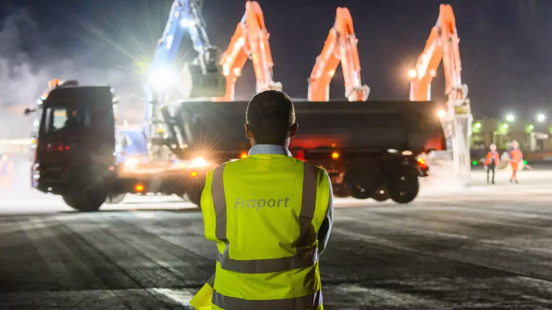Der Frankfurter Flughafenbetreiber Fraport geht bei der Rekrutierung von Arbeitskräften neue Wege. - Bild: Andreas Arnold/dpa