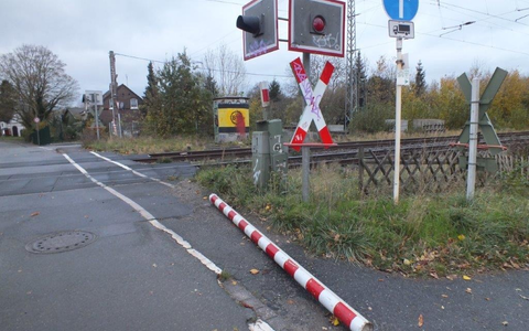 BPOL NRW: PKW fährt Schrankenbaum ab - Bundespolizei ermittelt - Foto: presseportal.de