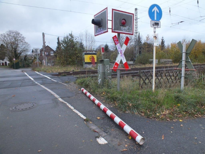 BPOL NRW: PKW fährt Schrankenbaum ab - Bundespolizei ermittelt - Foto: presseportal.de