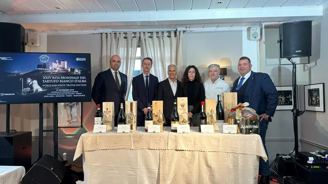 130.000 Euro Charity-Auktionserlös für einen Weißen Alba-Trüffel von 1004 g! / Feinschmecker-Event des Jahres: Brighella begeistert bei globaler Trüffelauktion - Bild: presseportal.de