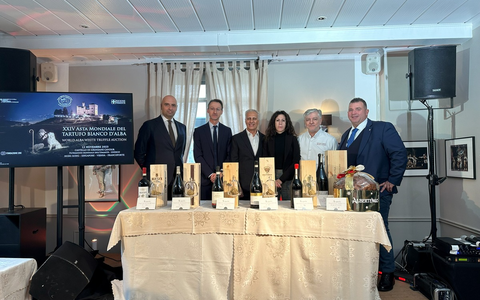 130.000 Euro Charity-Auktionserlös für einen Weißen Alba-Trüffel von 1004 g! / Feinschmecker-Event des Jahres: Brighella begeistert bei globaler Trüffelauktion - Foto: presseportal.de