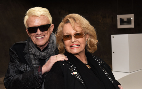 Heino und seine Frau Hannelore stehen im Ruhr Museum/Unesco-Welterbe Zollverein 2018. - Foto: Horst Ossinger/dpa Heino und seine Frau Hannelore stehen im Ruhr Museum/Unesco-Welterbe Zollverein 2018. - Foto: Horst Ossinger/dpa