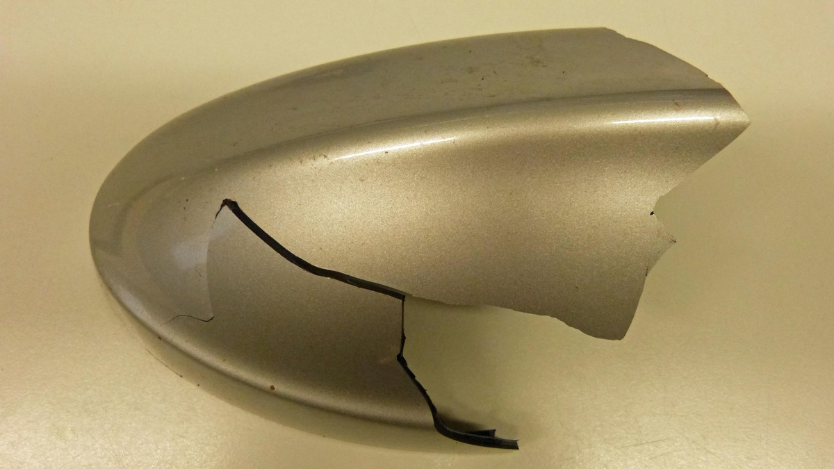 POL-GM: Silberner 3er-BMW nach Unfallflucht gesucht - Foto: presseportal.de