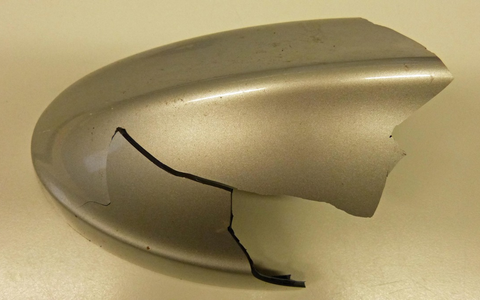 POL-GM: Silberner 3er-BMW nach Unfallflucht gesucht - Foto: presseportal.de