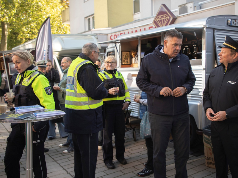 POL-UN: Schwerte - Ungefiltert - auf ein Gespräch mit der Polizei - Foto: presseportal.de