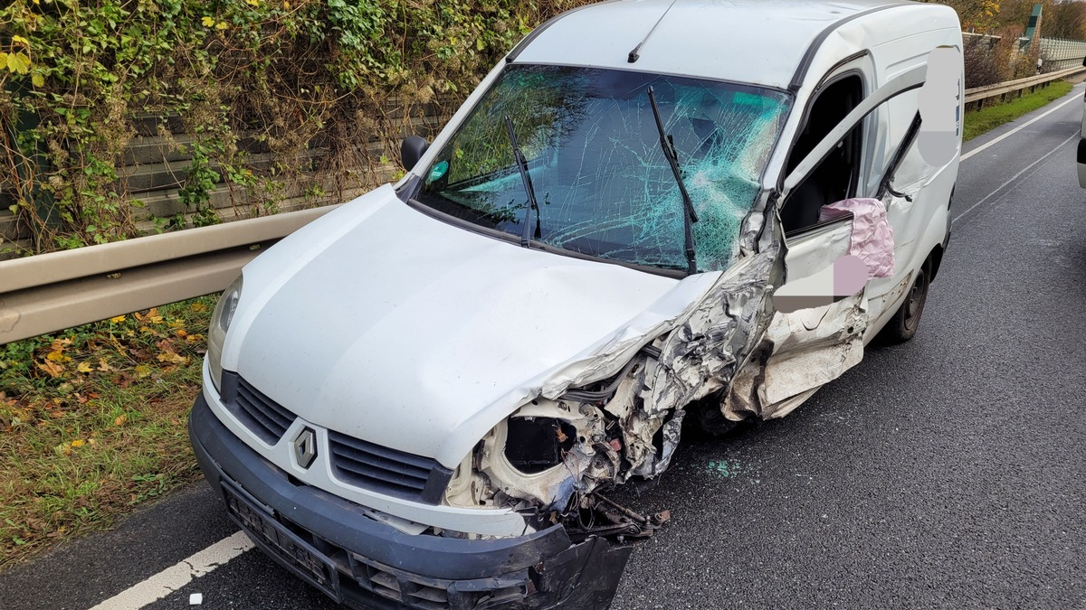 POL-NI: Schwerer Verkehrsunfall auf der B6 / Lemker Berg mit drei beteiligten Pkw und drei verletzten Personen - Foto: presseportal.de