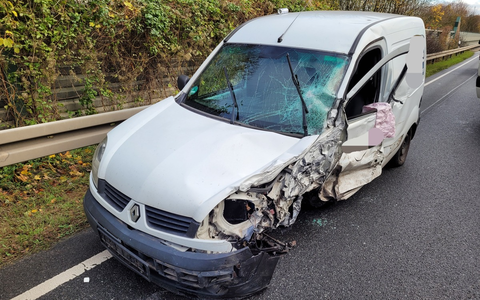 POL-NI: Schwerer Verkehrsunfall auf der B6 / Lemker Berg mit drei beteiligten Pkw und drei verletzten Personen - Foto: presseportal.de
