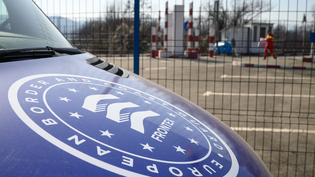 Frontex-Fahrzeug an der EU-Außengrenze im rumänischen Sighetu Marmatiei. - Foto: Bernd von Jutrczenka/dpa