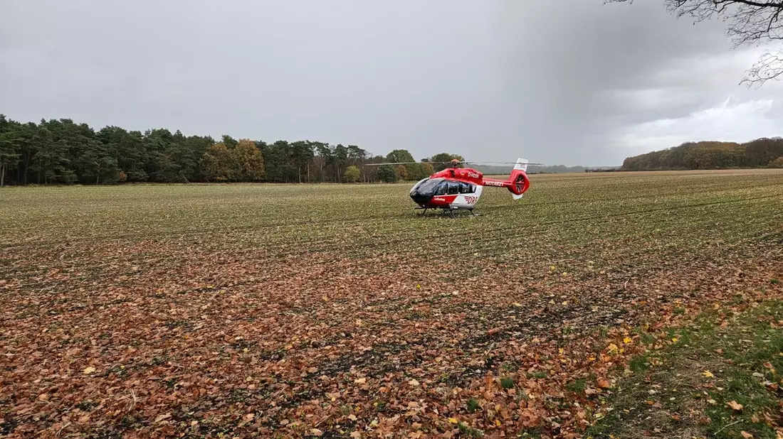 FW-ROW: Schwerer Verkehrsunfall auf K 205 - PKW wird völlig zerstört, eine Person eingeklemmt - Bild: presseportal.de